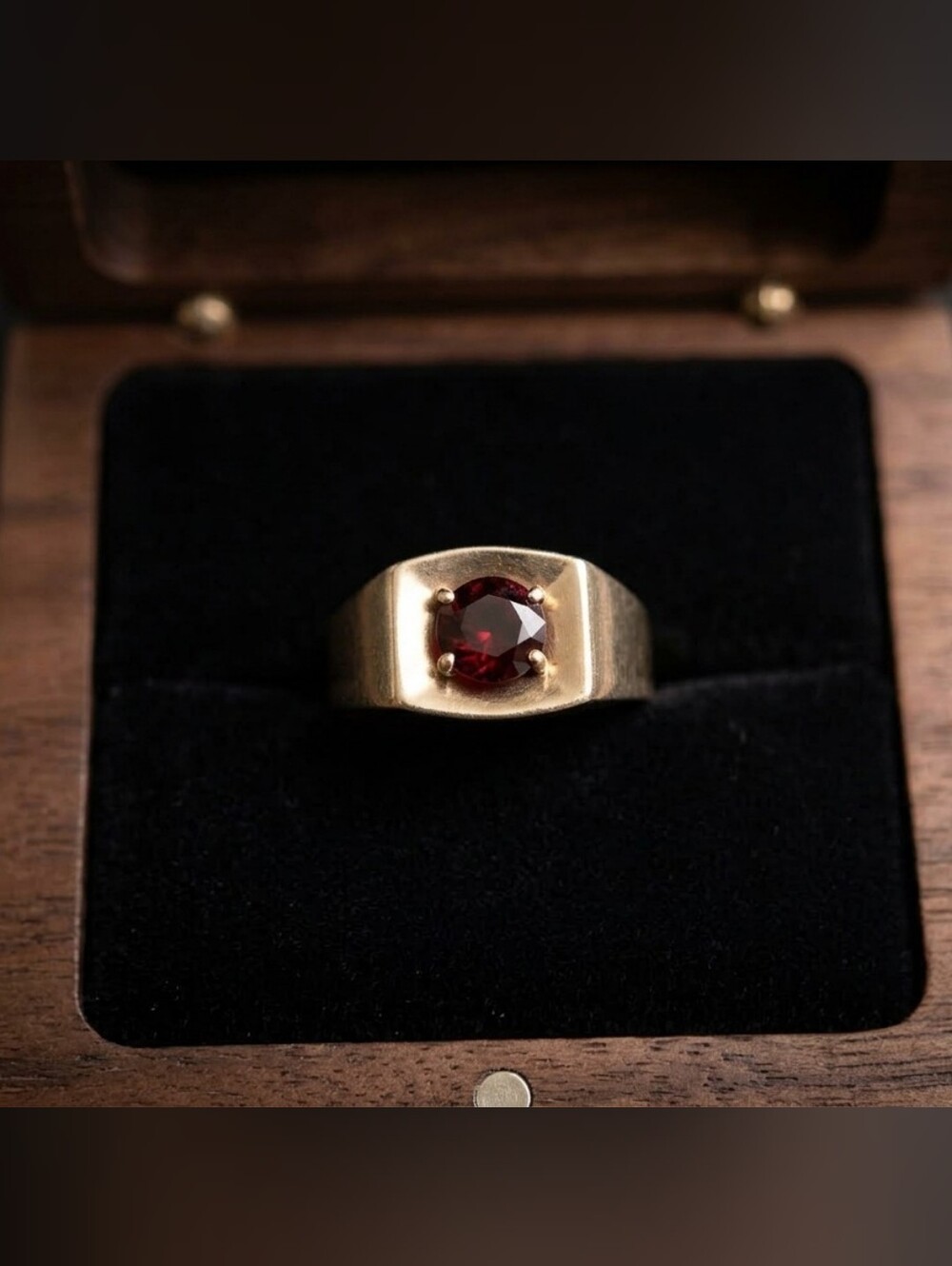 🌙Vintage Solid 10K Gold Mens Solitaire Garnet Signet Ring Size 9.5 (5g)